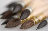 Viele Pinsel für die Ausdrucksmalerei